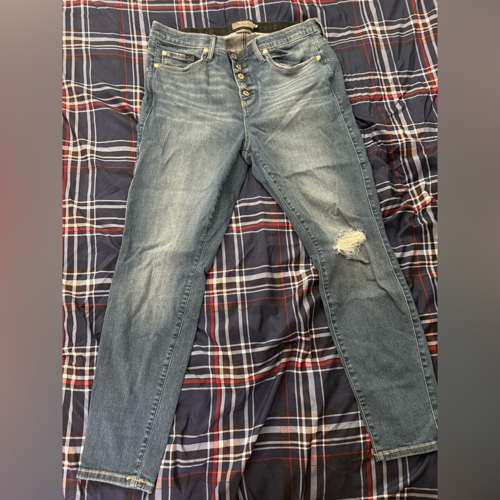 2 for $20 Torrid Bombshell skinny jeans distressed 5 button closure 18R